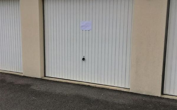 Stationnement à louer    Chauny