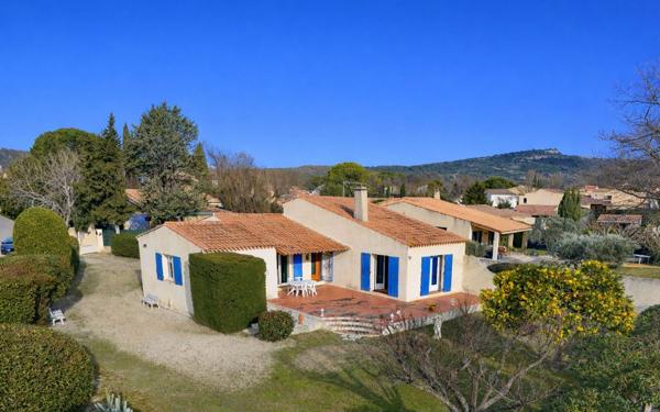 Maison à vendre    4 pièces •  Eyguières