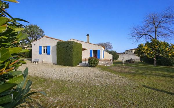 Maison à vendre    4 pièces •  Eyguières