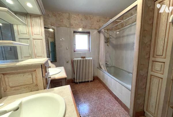 PROPRIETE RURALE de 189m² avec dépendances sur MONCE EN SAONOIS