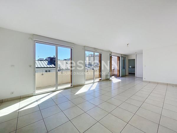Coeur de Brest : Appartement d'exception de 95 m² avec balcon filant et parking