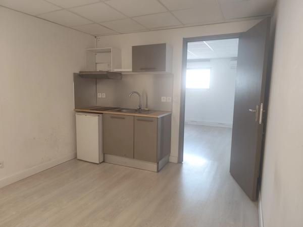 Opportunité rare : local avec bureaux & clim – Garosud Montpellier