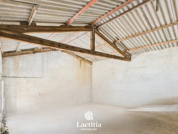 À vendre maison avec dépendances et terrain