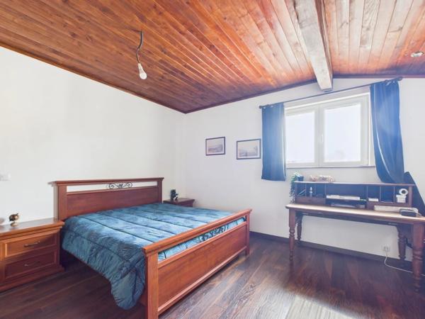 À vendre maison avec dépendances et terrain