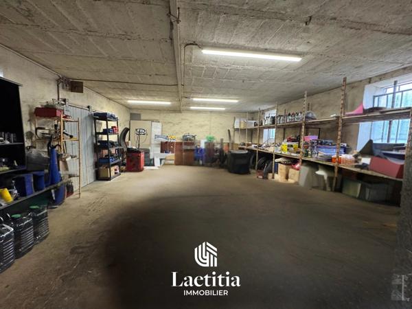 À vendre maison avec dépendances et terrain