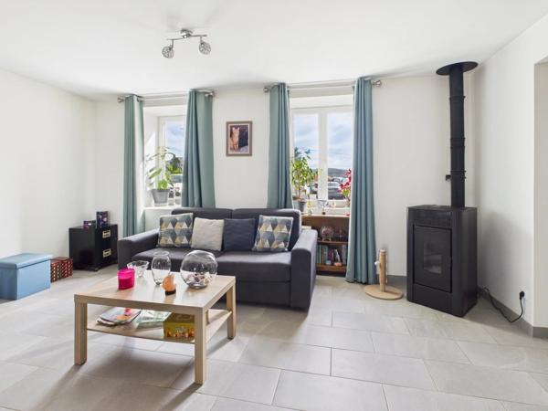 À vendre maison avec dépendances et terrain