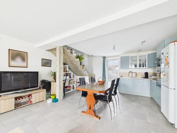 À vendre maison avec dépendances et terrain