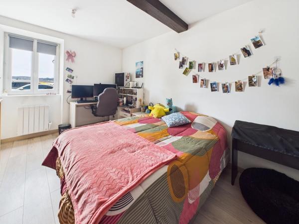 À vendre maison avec dépendances et terrain