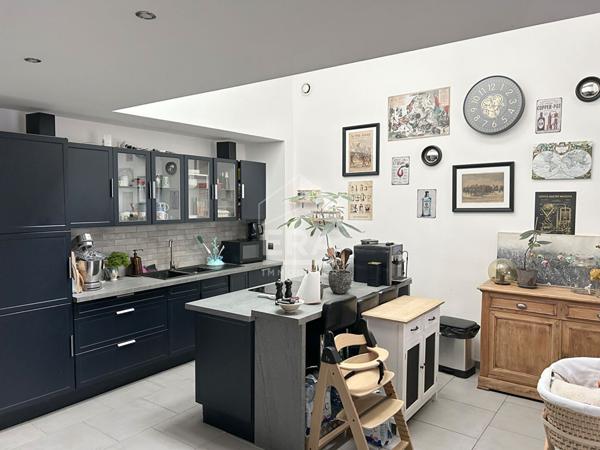 Maison DPE B esprit loft avec jardin et 3 places de parking