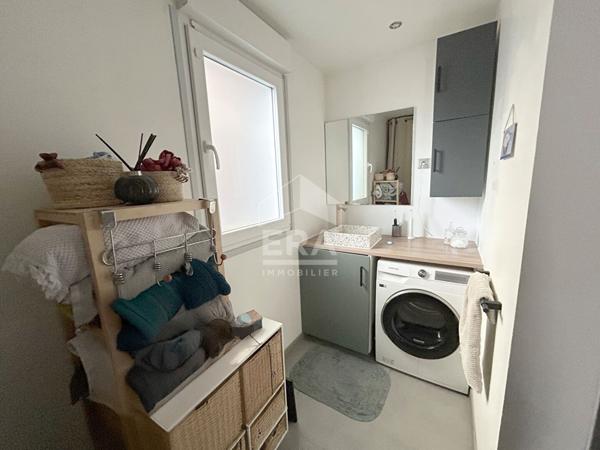 Maison DPE B esprit loft avec jardin et 3 places de parking