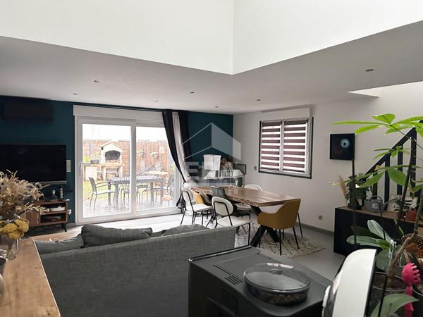 Maison DPE B esprit loft avec jardin et 3 places de parking