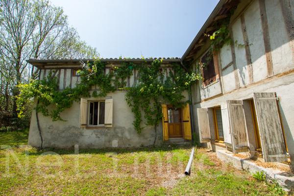 belle maison à colombages avec dépendances et grand terrain