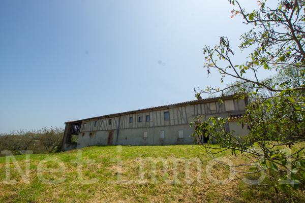 belle maison à colombages avec dépendances et grand terrain