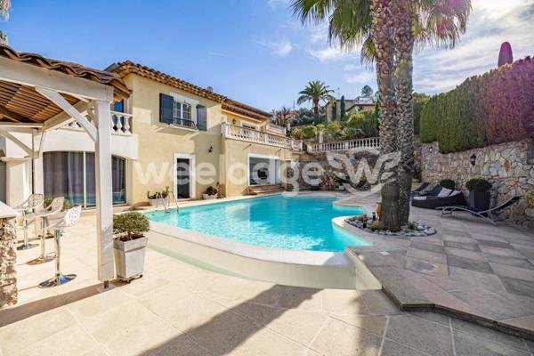 Maison à vendre 7 pièces de 205 m² à Les Adrets-de-l'Estérel