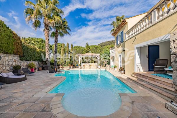 Maison à vendre 7 pièces de 205 m² à Les Adrets-de-l'Estérel