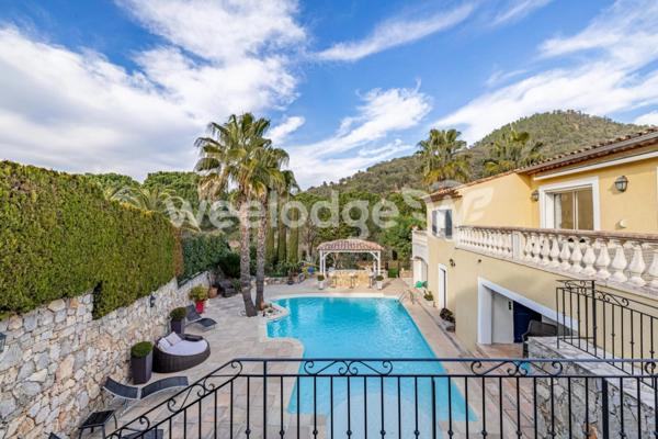 Maison à vendre 7 pièces de 205 m² à Les Adrets-de-l'Estérel