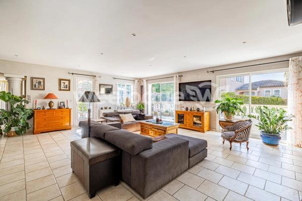 Maison à vendre 7 pièces de 205 m² à Les Adrets-de-l'Estérel