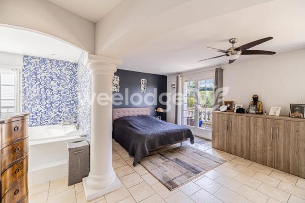 Maison à vendre 7 pièces de 205 m² à Les Adrets-de-l'Estérel