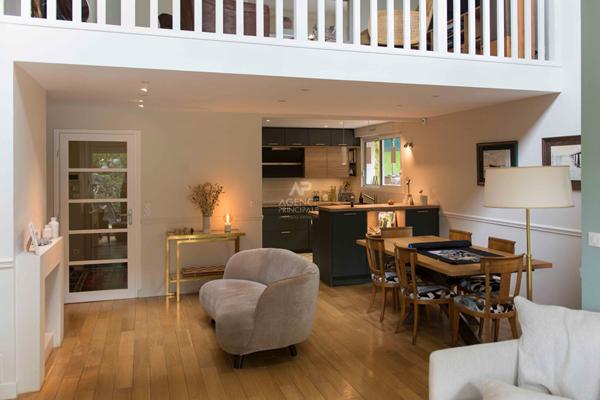 Versailles Clagny Maison d'architecte 6 pièces 175 m² au sol (157m² Carrez) sur parcelle de 527 m² €1 630 000 ** - Référence 25877