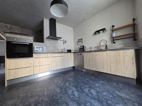 Maison à SAINT-JEAN-D'ANGELY, 17400 - 6 pièces 185m²