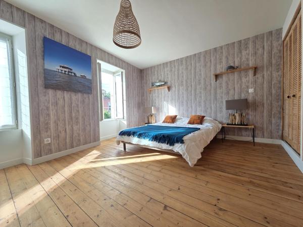 Maison à SAINT-JEAN-D'ANGELY, 17400 - 6 pièces 185m²