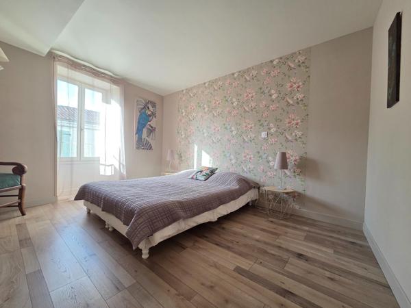 Maison à SAINT-JEAN-D'ANGELY, 17400 - 6 pièces 185m²