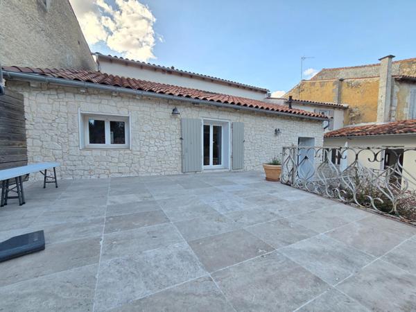 Maison à SAINT-JEAN-D'ANGELY, 17400 - 6 pièces 185m²