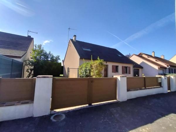 Charmante maison de 121 m², 6 pièces, garage et terrain de 585m² à LUCE 28110