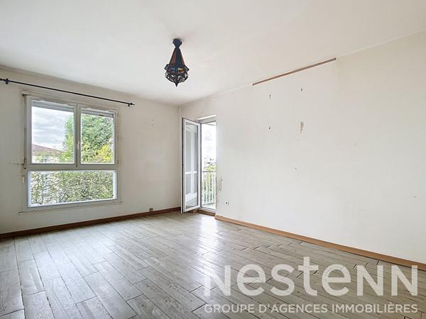 NEUVILLE SUR SAONE - APPARTEMENT T3 - 2 CHAMBRES - LOGGIA - EMPLACEMENT IDEAL