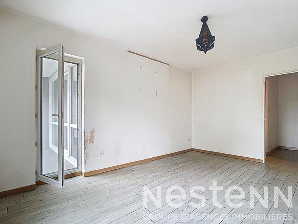 NEUVILLE SUR SAONE - APPARTEMENT T3 - 2 CHAMBRES - LOGGIA - EMPLACEMENT IDEAL