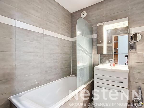 NEUVILLE SUR SAONE - APPARTEMENT T3 - 2 CHAMBRES - LOGGIA - EMPLACEMENT IDEAL