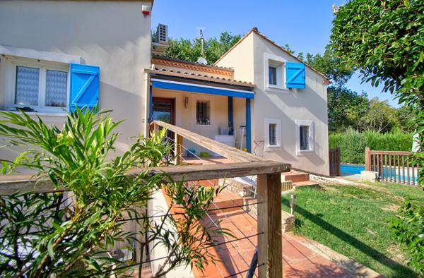 Le Passage - Maison familiale de 116m2, composée de 4 chambres, salle de jeux, piscine avec terrasse et garage