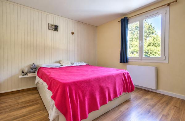 Le Passage - Maison familiale de 116m2, composée de 4 chambres, salle de jeux, piscine avec terrasse et garage