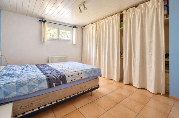 Le Passage - Maison familiale de 116m2, composée de 4 chambres, salle de jeux, piscine avec terrasse et garage