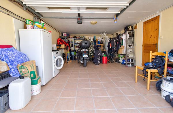 Le Passage - Maison familiale de 116m2, composée de 4 chambres, salle de jeux, piscine avec terrasse et garage