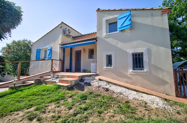 Le Passage - Maison familiale de 116m2, composée de 4 chambres, salle de jeux, piscine avec terrasse et garage