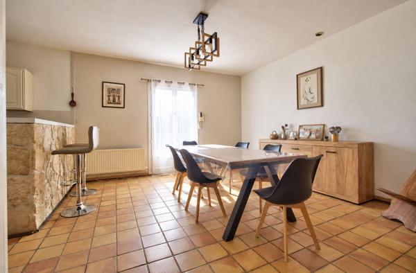 Le Passage - Maison familiale de 116m2, composée de 4 chambres, salle de jeux, piscine avec terrasse et garage