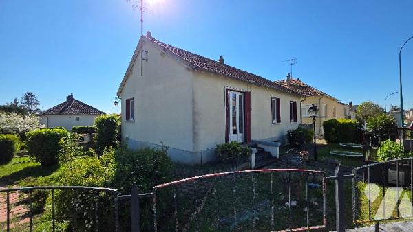 Pavillon 4 pièces (3 chambres), balcon, jardin clos avec dépendances