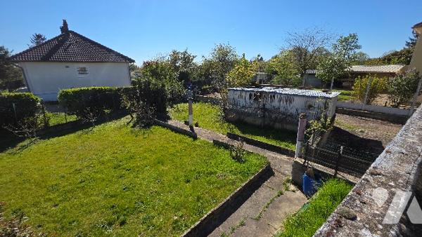 Pavillon 4 pièces (3 chambres), balcon, jardin clos avec dépendances