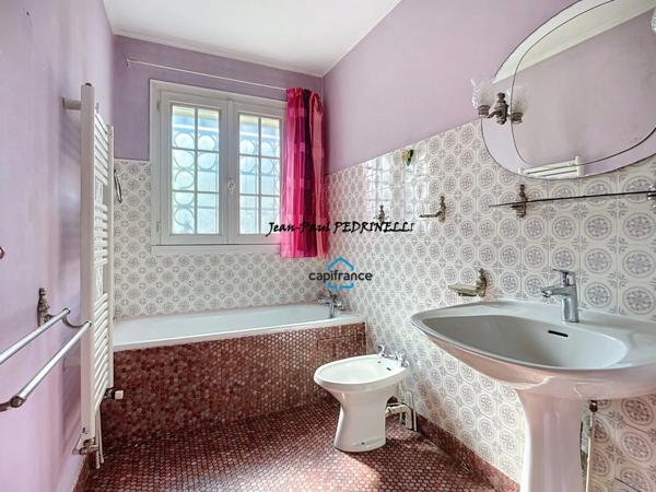 St Genis Laval résidentiel – Villa familiale 146 m² grand terrain arboré de 670 m² – 4 chambres – Grand garage – À 15 min de Lyon