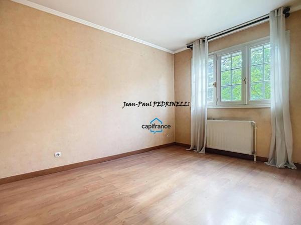 St Genis Laval résidentiel – Villa familiale 146 m² grand terrain arboré de 670 m² – 4 chambres – Grand garage – À 15 min de Lyon