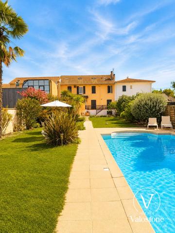 Maison de ville avec parc et piscine