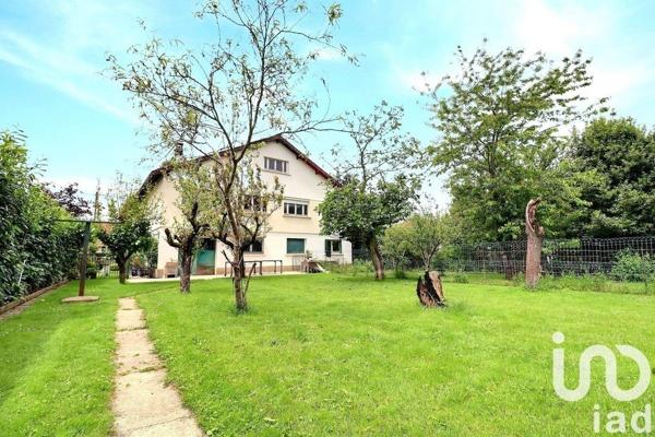 Maison traditionnelle 10 pièces de 396 m² à Torcy (77200)