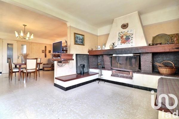 Maison traditionnelle 10 pièces de 396 m² à Torcy (77200)