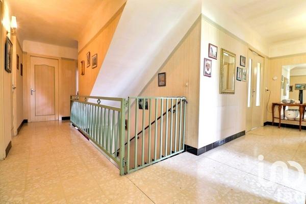 Maison traditionnelle 10 pièces de 396 m² à Torcy (77200)