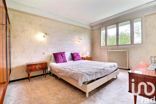 Maison traditionnelle 10 pièces de 396 m² à Torcy (77200)