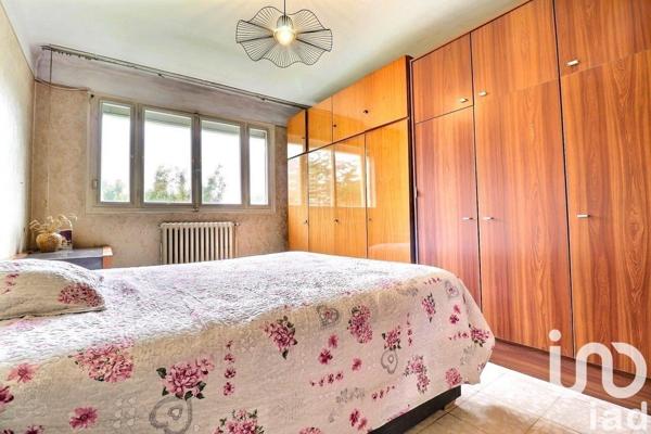 Maison traditionnelle 10 pièces de 396 m² à Torcy (77200)