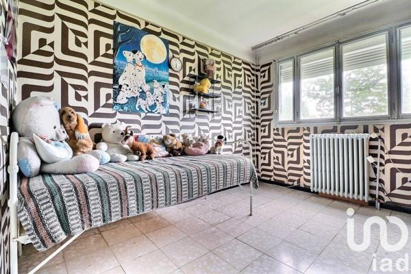 Maison traditionnelle 10 pièces de 396 m² à Torcy (77200)