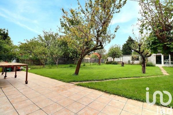 Maison traditionnelle 10 pièces de 396 m² à Torcy (77200)