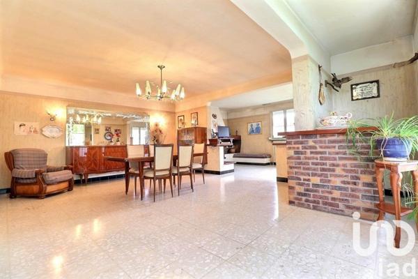 Maison traditionnelle 10 pièces de 396 m² à Torcy (77200)